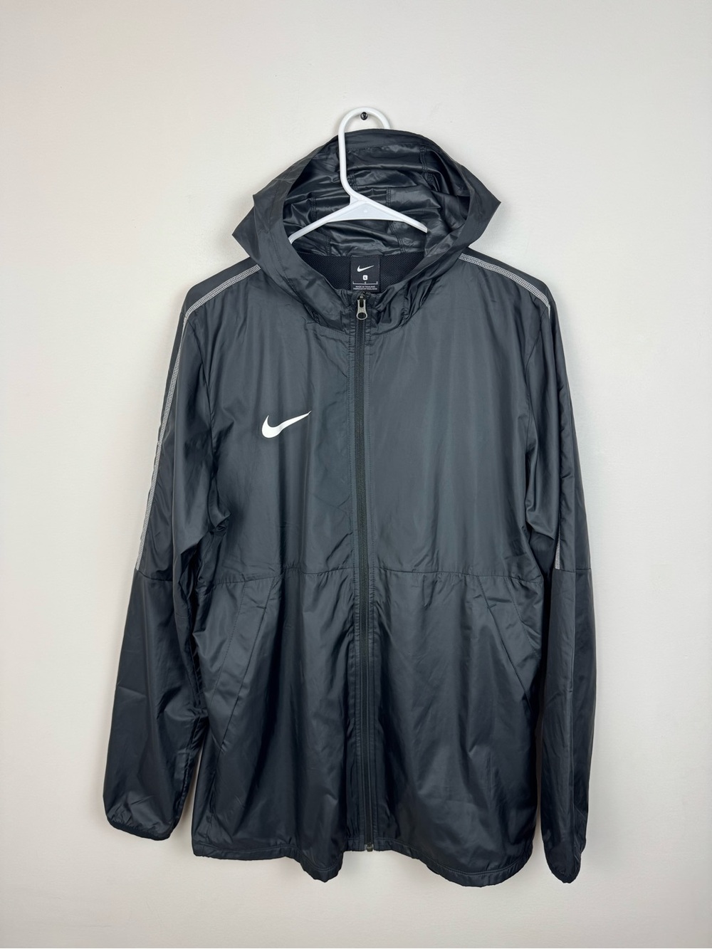 Menโs Nike Hooded Windbreaker Jacket โ Black Size Large